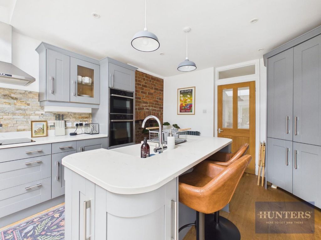 Property photo 3 of 14 Kitchen / Dining Area