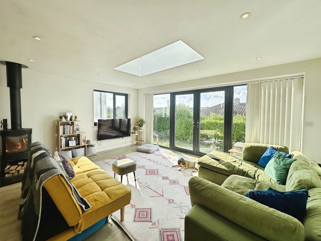 Property photo 2 of 25