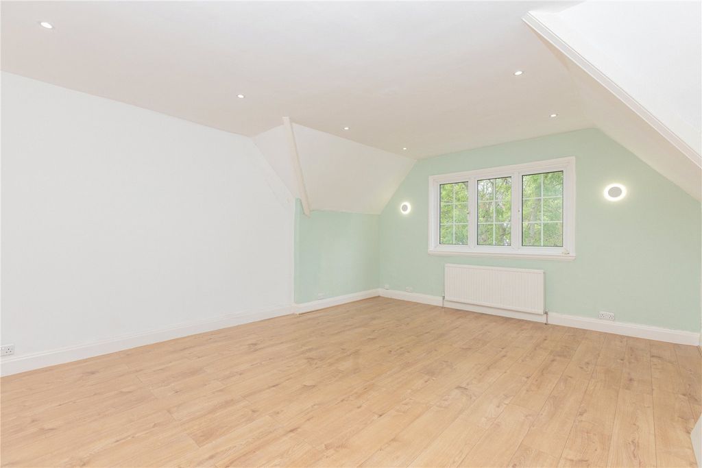 Property photo 2 of 12 Picture No. 29