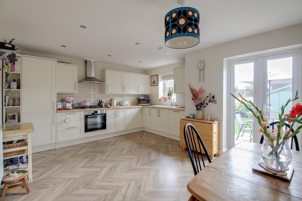 Property photo 2 of 13 Kitchen Diner