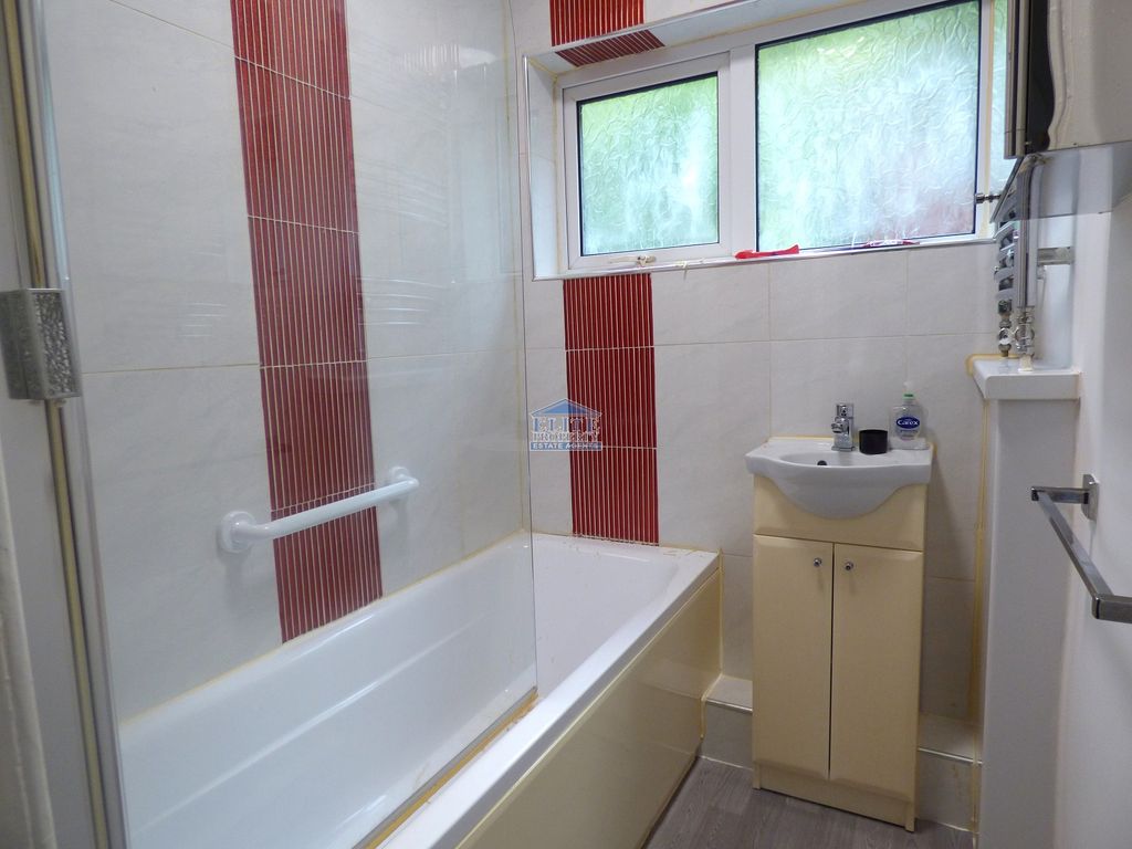 Property photo 3 of 6 Bathroom