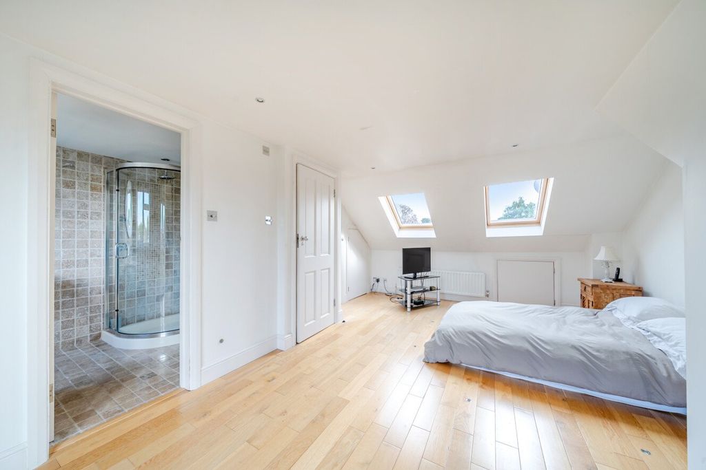 Property photo 3 of 21 Picture No. 16