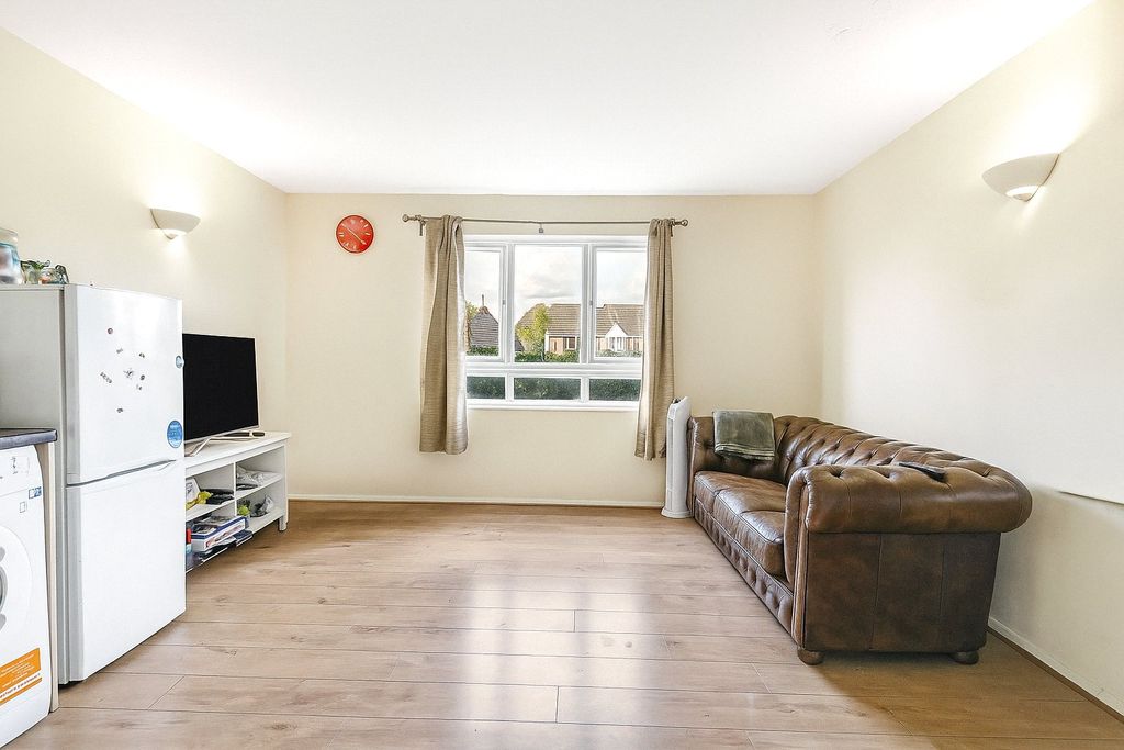 Property photo 2 of 6 Picture No. 17