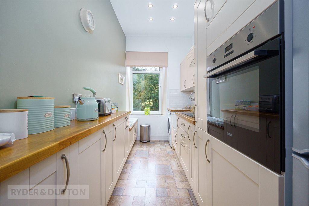 Property photo 3 of 19 Kitchen