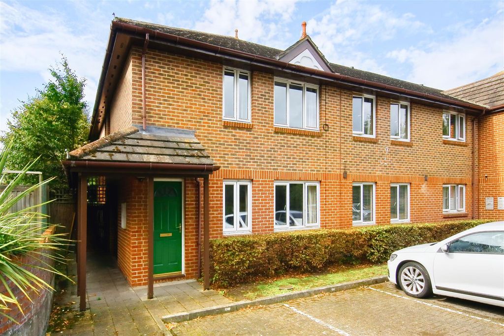 Property photo 1 of 15 1B_Barnfield_Close_Image1_19649_4.Jpg