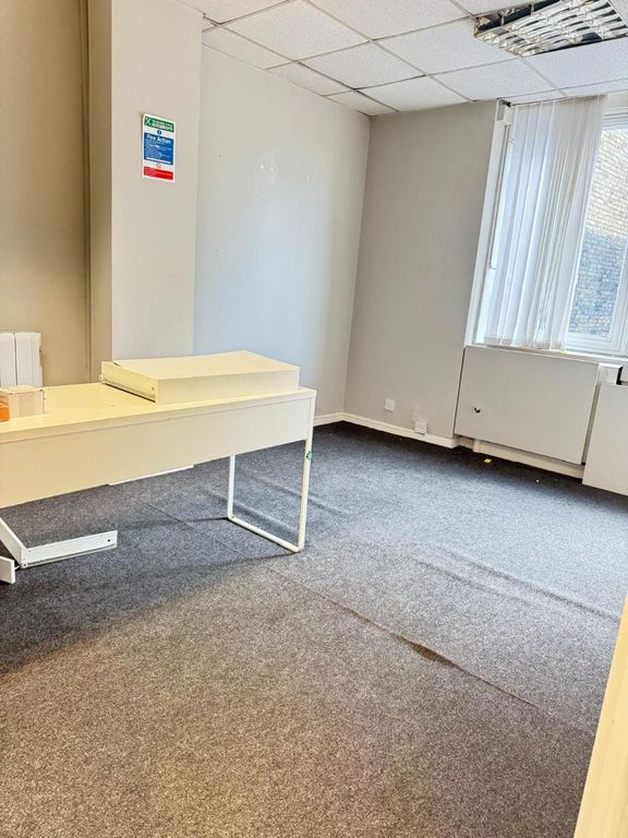 Property photo 3 of 4