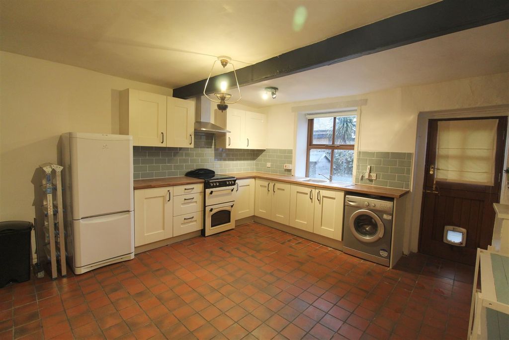 Property photo 2 of 9 Kitchen (7).Jpg