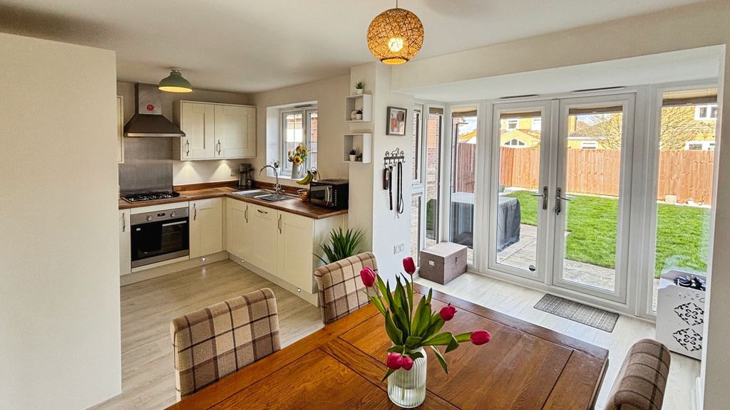 Property photo 2 of 21 Kitchen Diner