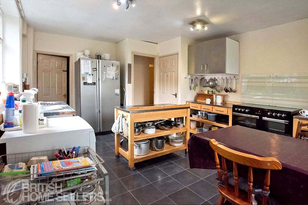Property photo 2 of 25 Picture No. 09