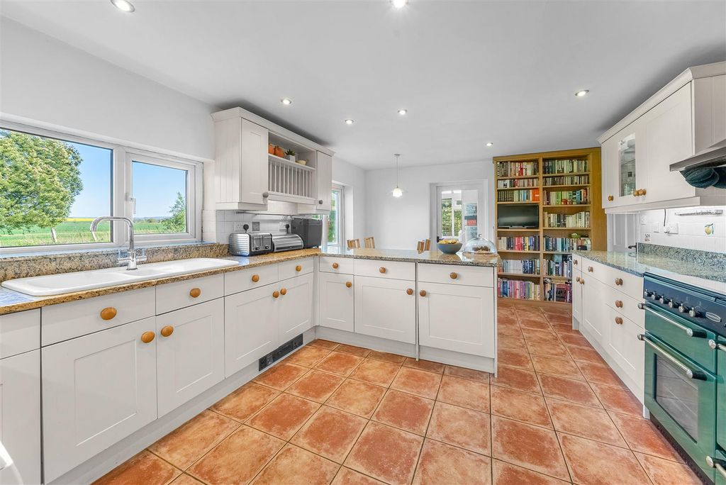 Property photo 2 of 30 Kitchen Diner
