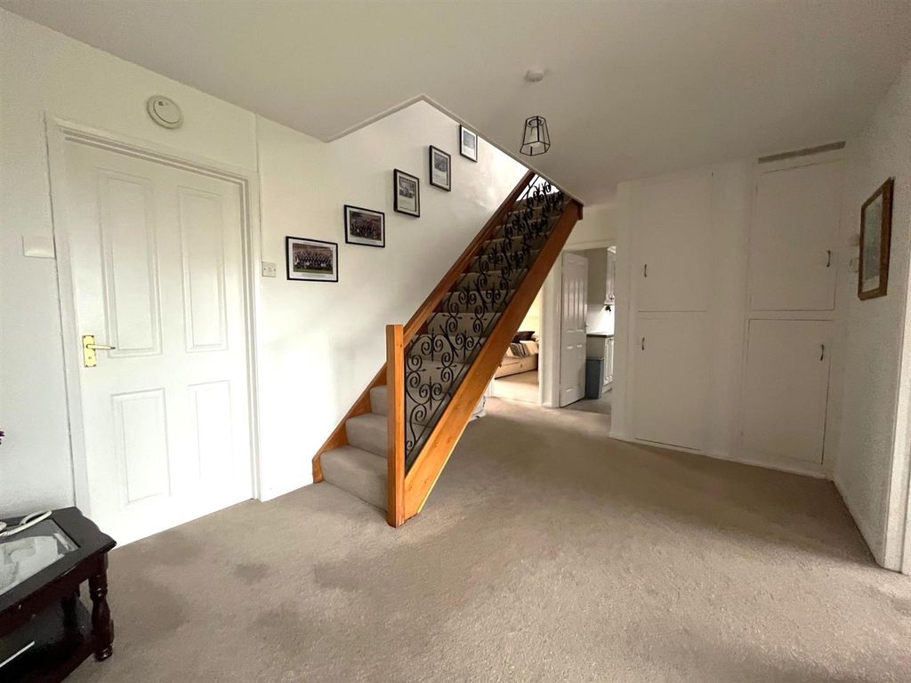 Property photo 3 of 24 4281 Entrancehall.Jpg