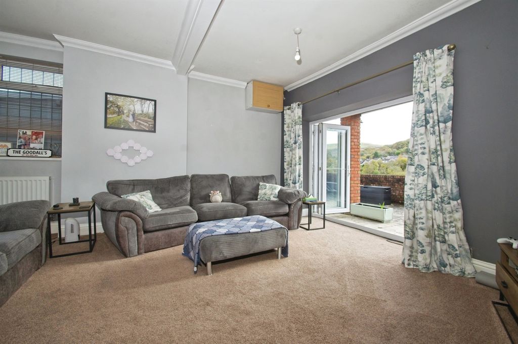 Property photo 3 of 28