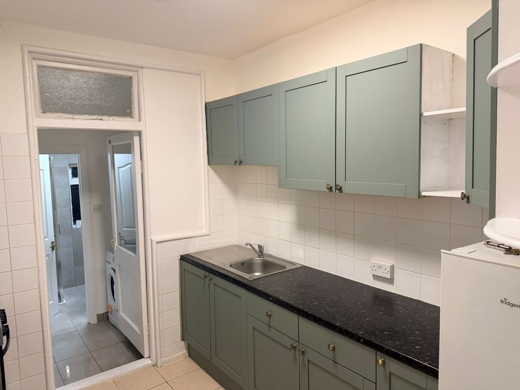 Property photo 2 of 9 Kitchen 