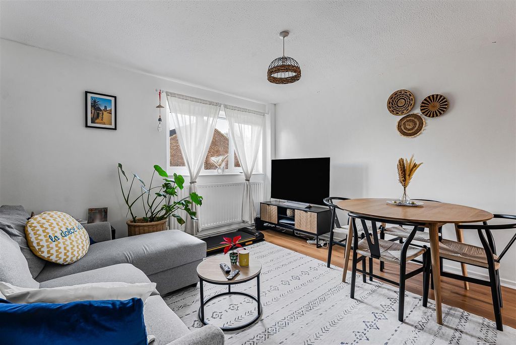 Property photo 2 of 13 2_70990.Jpg