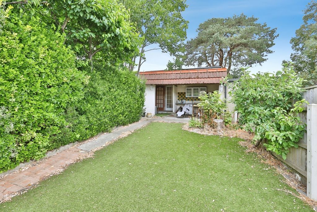 Property photo 2 of 19 Garden