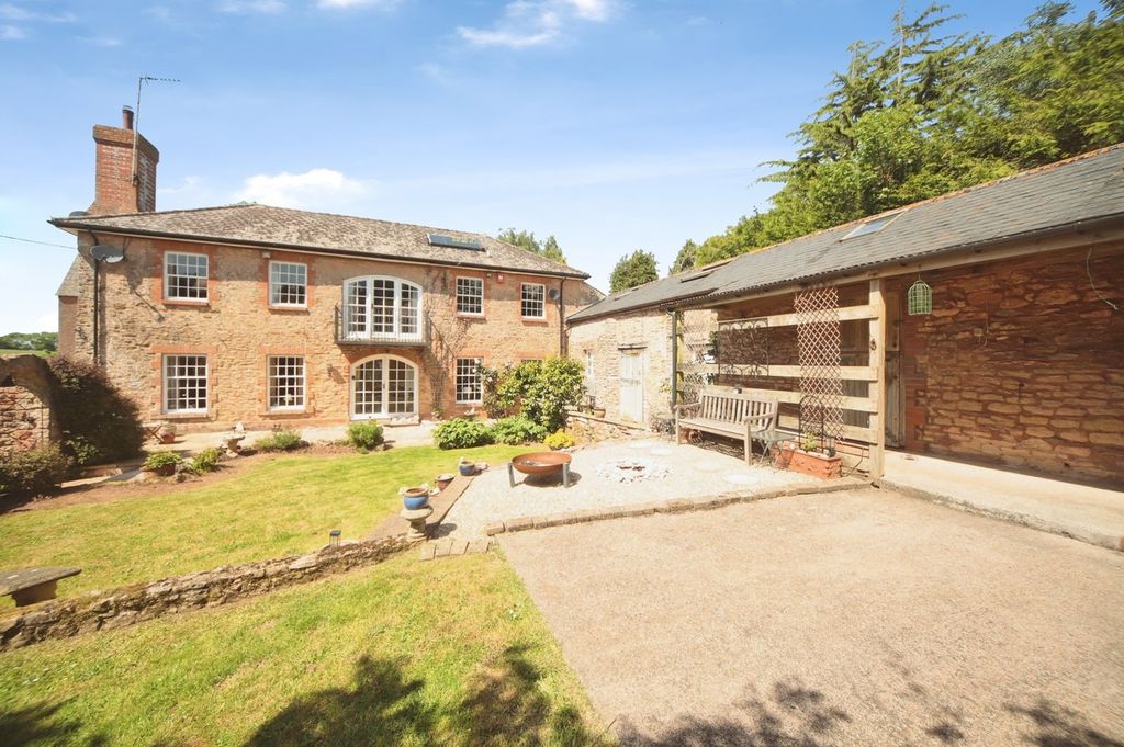 Property photo 2 of 50
