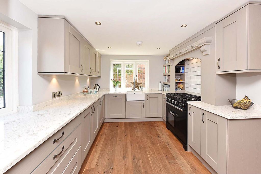 Property photo 3 of 18 Kitchen