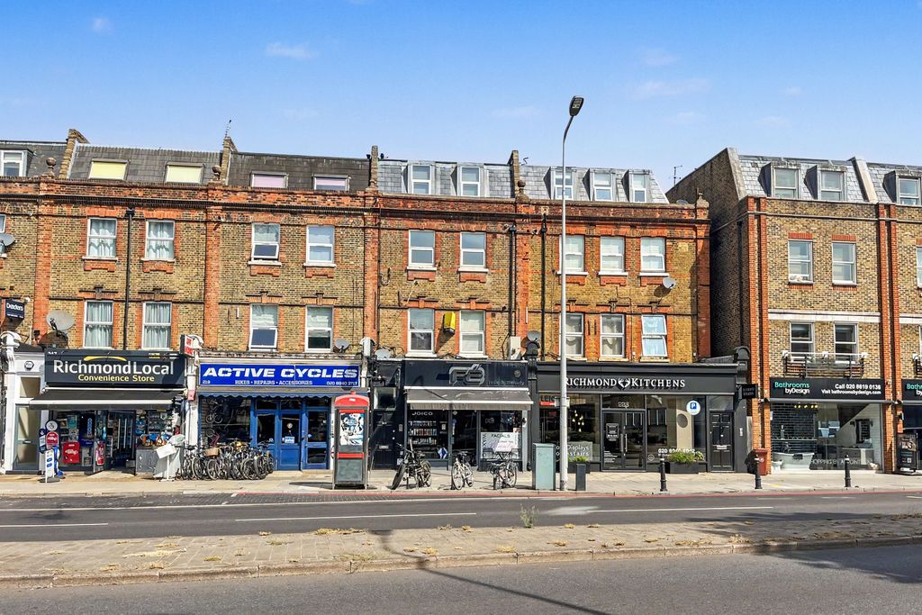 Property photo 2 of 9 Flat 3, 221 Lower Mortlake Road, Richmond, London, Tw9 2Ln