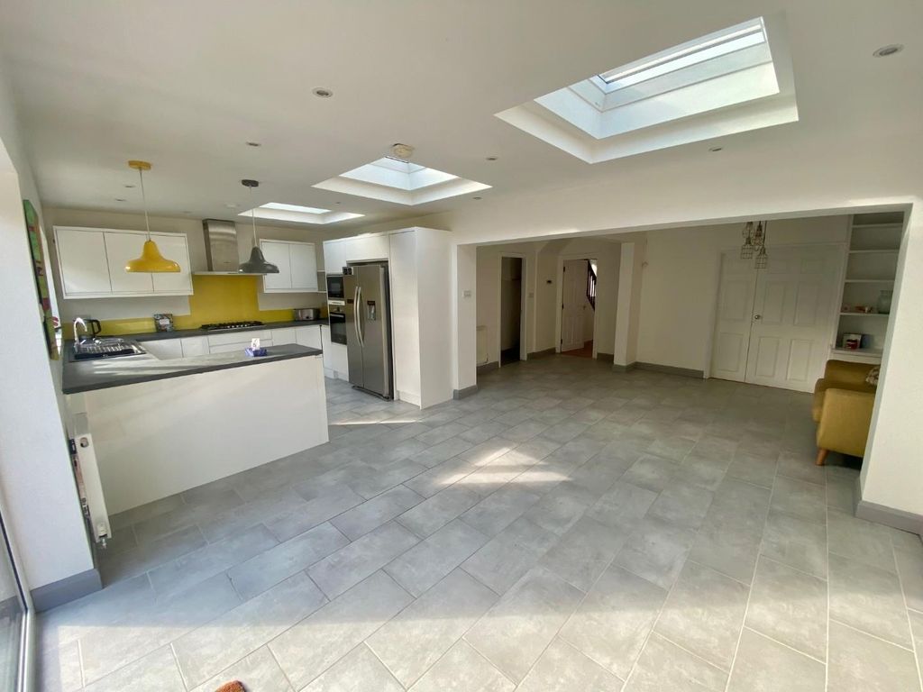 Property photo 2 of 23