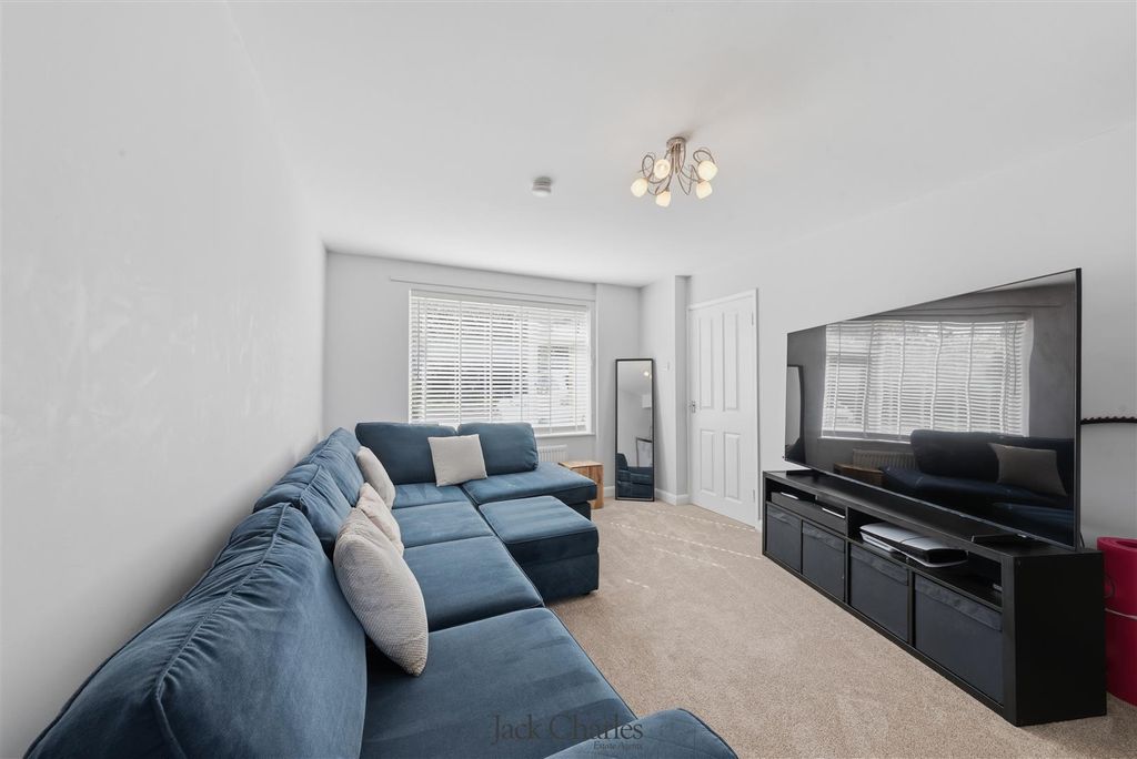 Property photo 3 of 25 5 Whetstead Road-23.Jpg