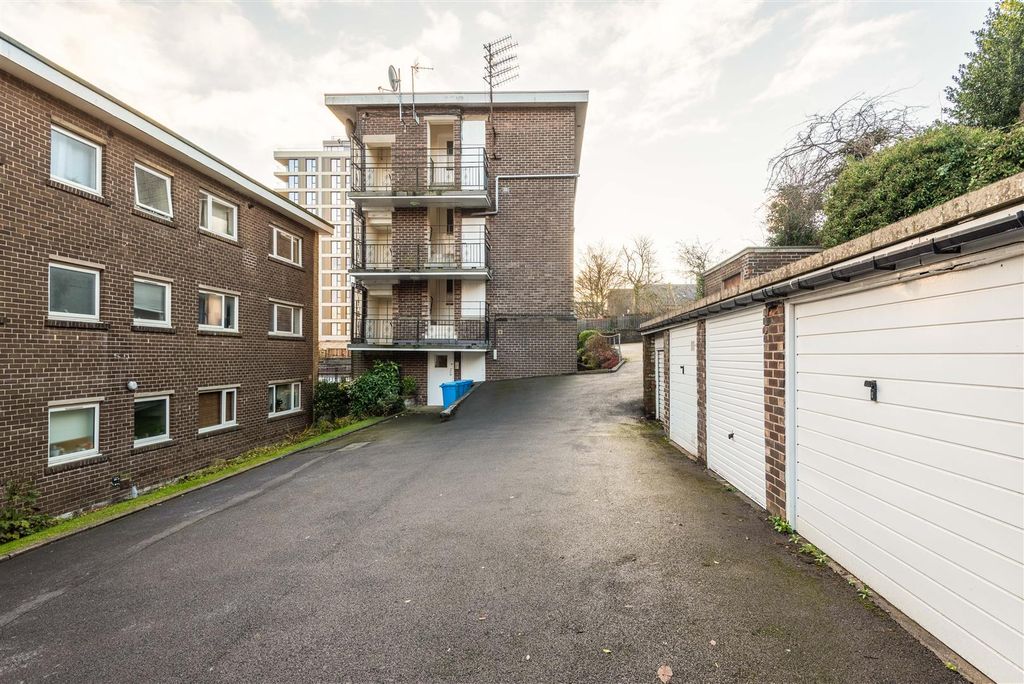 Property photo 3 of 17 18 Fulwood Park Mansions-15.Jpg