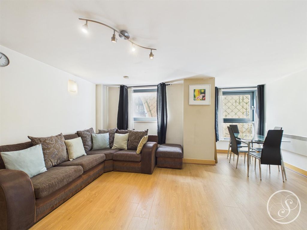 Property photo 2 of 12 Cam02071G0-Pr0873-Still003.Jpg