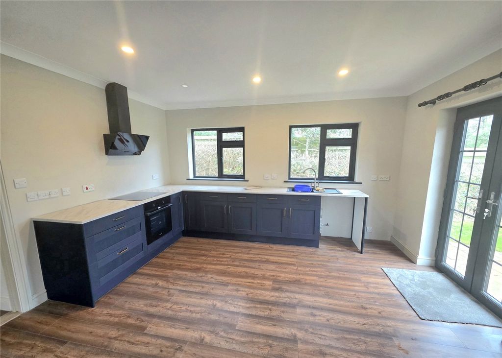 Property photo 3 of 12 Picture No. 02