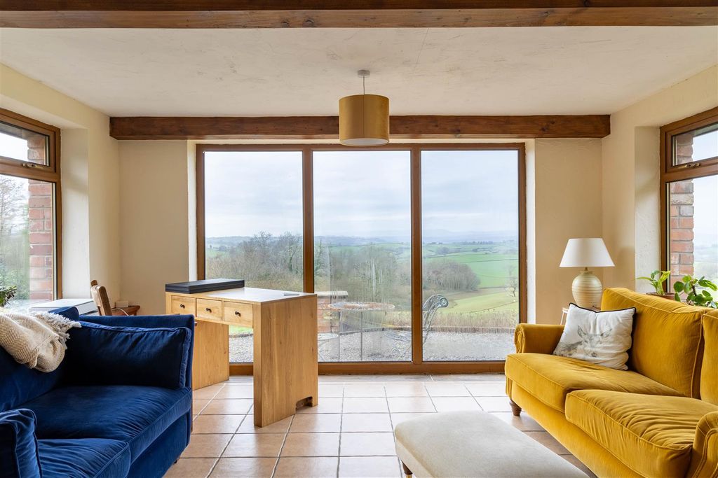 Property photo 2 of 20 Garden Room