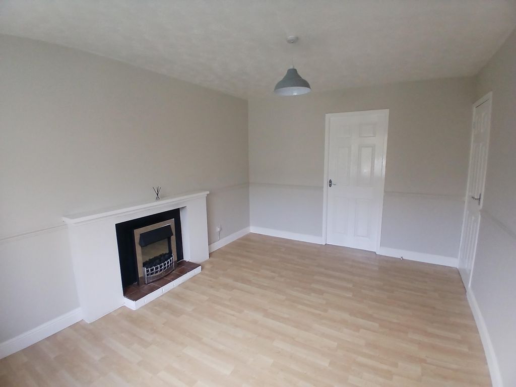 Property photo 2 of 10 Living Room