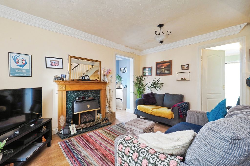 Property photo 3 of 17 Photo