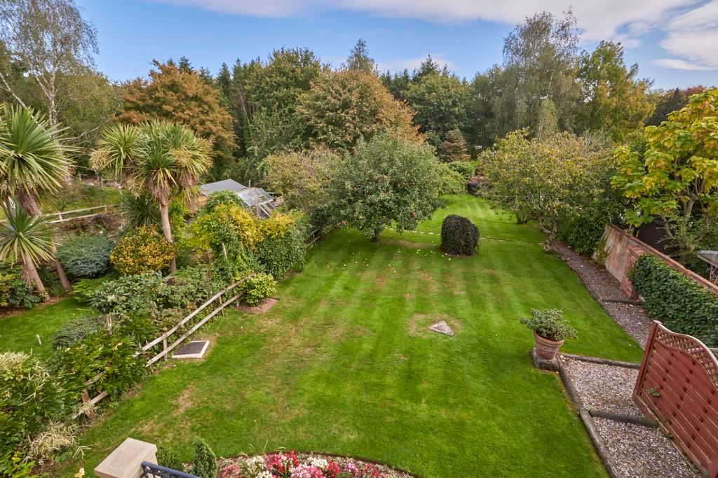 Property photo 2 of 23 Garden