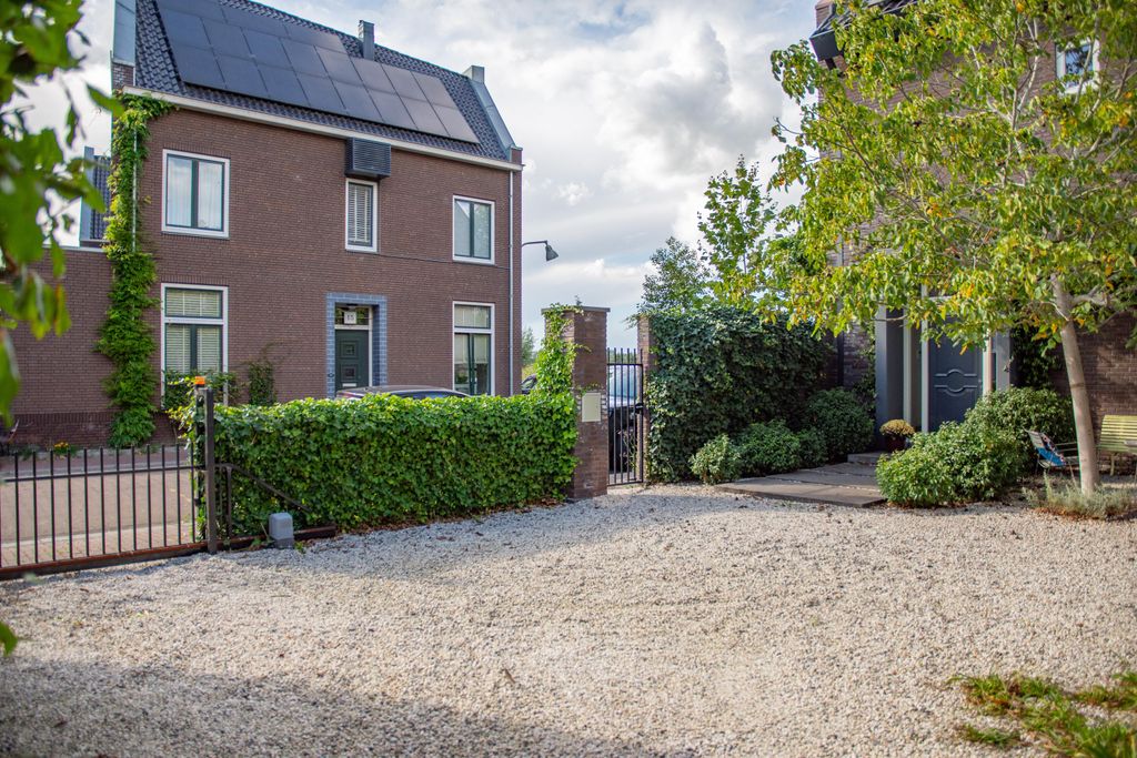 Property photo 2 of 71