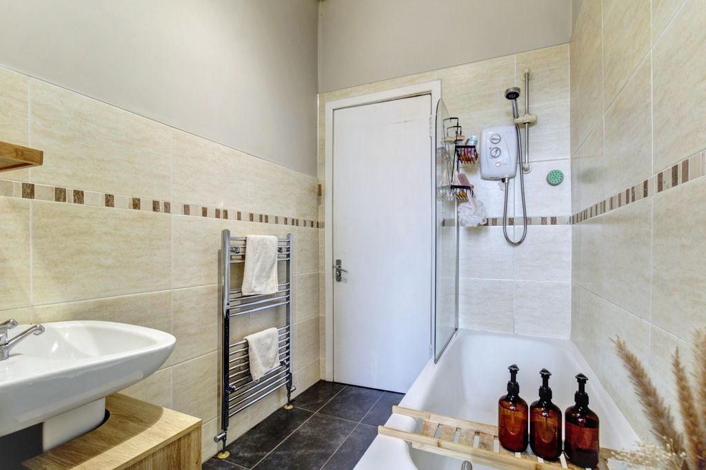 Additional image 17 of 2 bed flat for saleGlasgow Road, Dumbarton G82