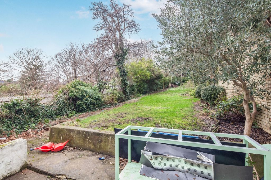 Property photo 2 of 10 64025592-E3E3-Ef1...