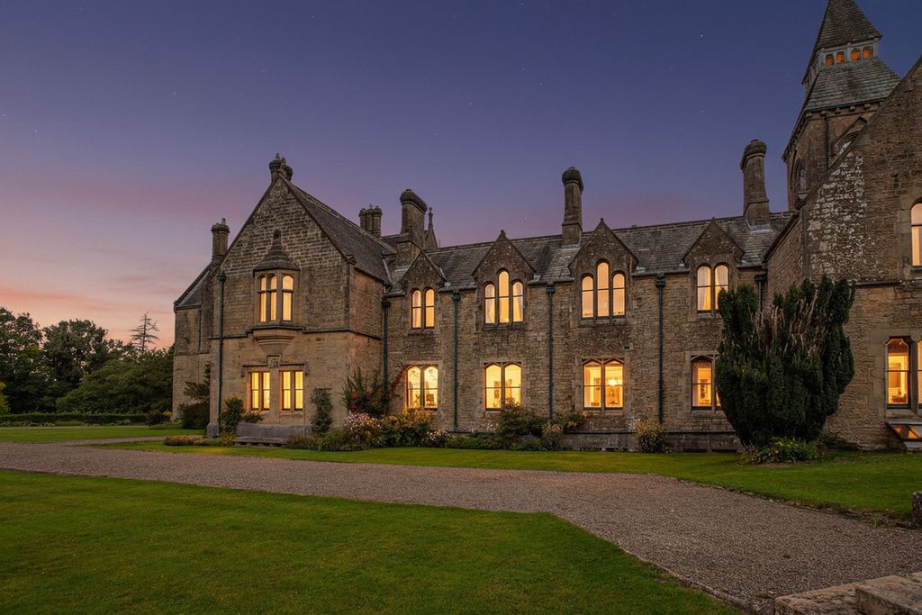 Property photo 1 of 42