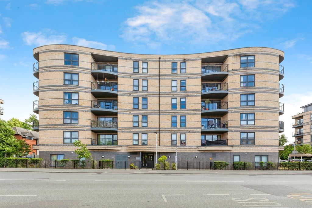 Property photo 1 of 17