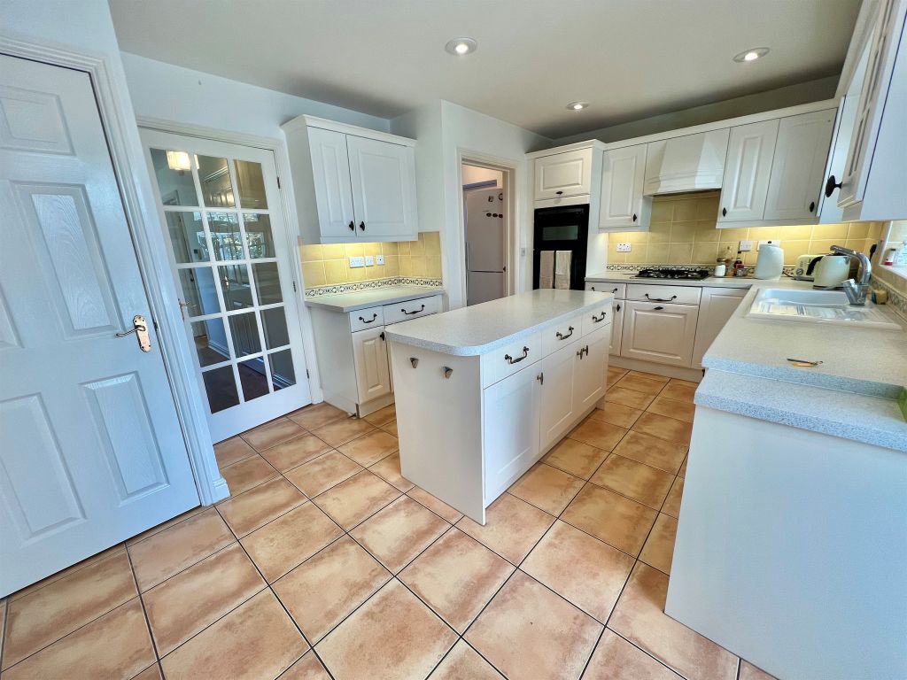 Property photo 3 of 30 Kitchen