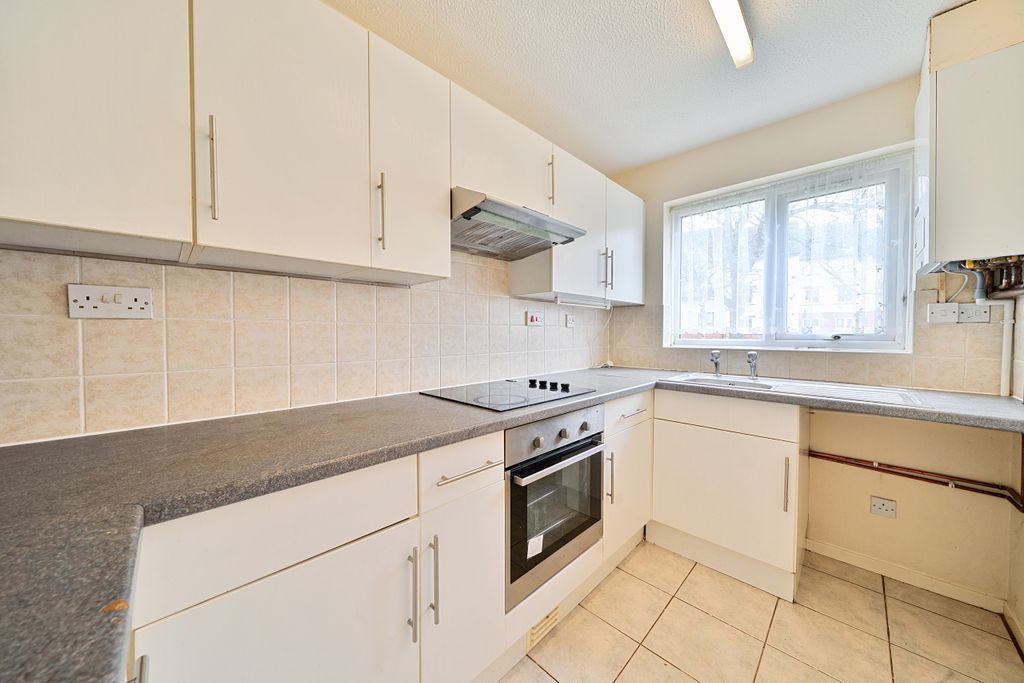 Property photo 3 of 23 Kitchen