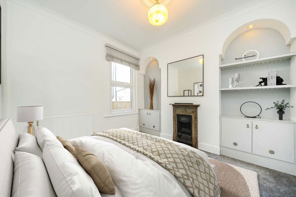 Property photo 2 of 6