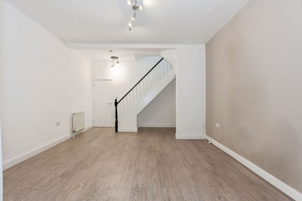 Property photo 3 of 17 Photo