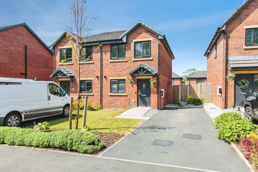 Property photo 1 of 19 External
