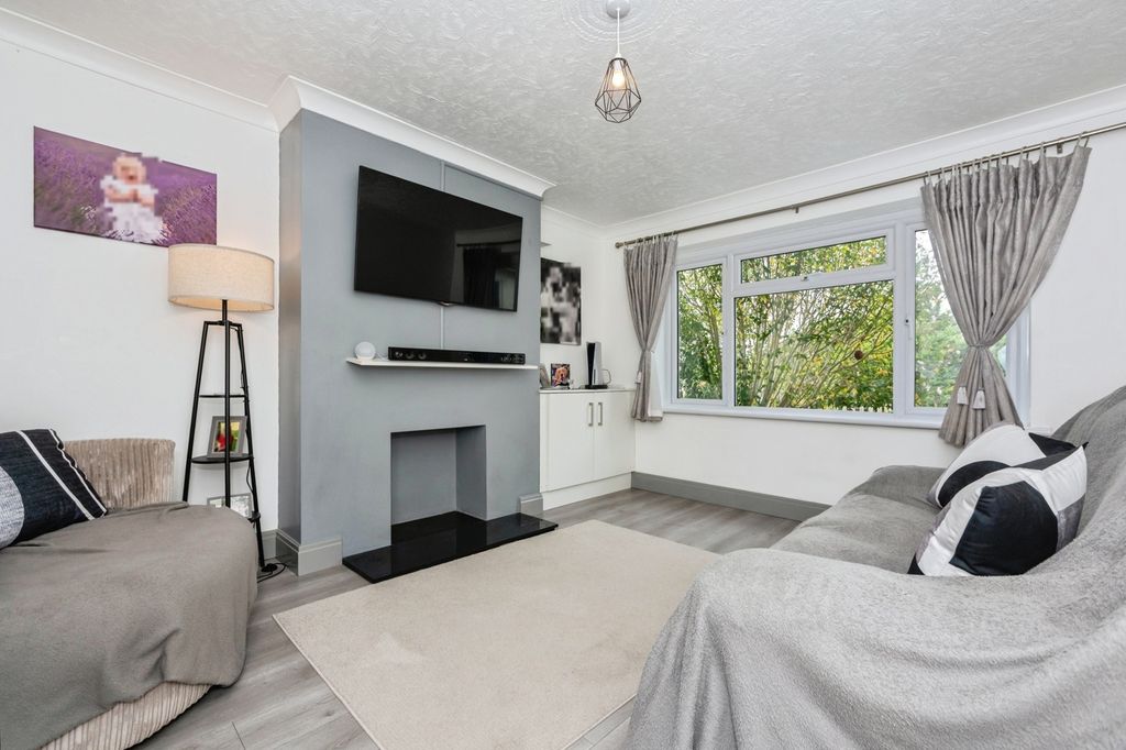 Property photo 2 of 17 Photo