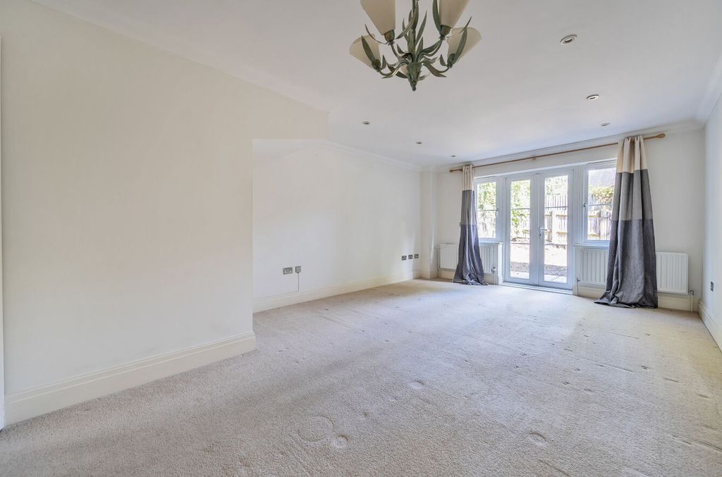 Property photo 2 of 22