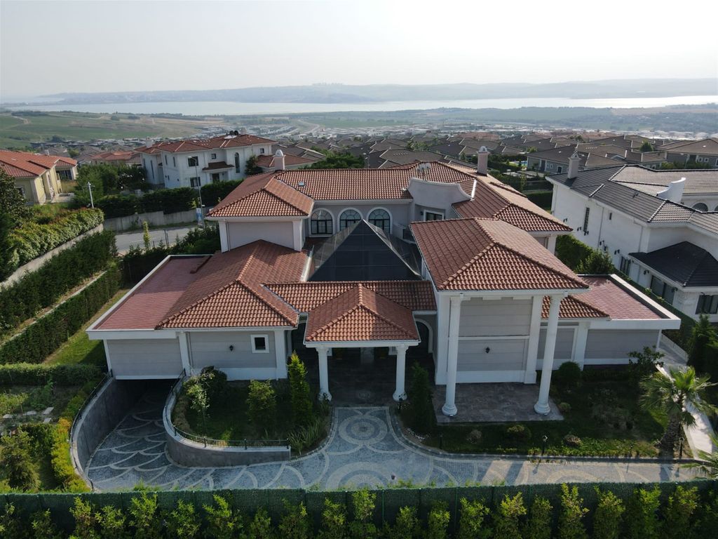 Property photo 1 of 23 Sensational Istanbul Property For Sale In Buyukcekmece - Main View Of The Prestigious Mansion