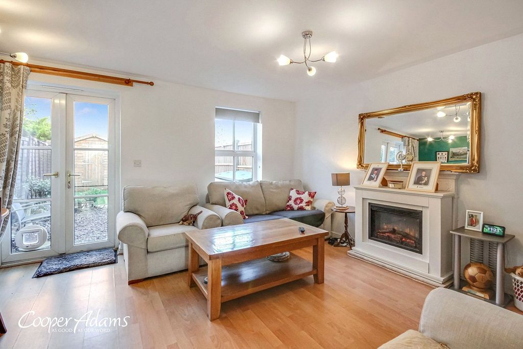 Property photo 2 of 10 Sitting Room