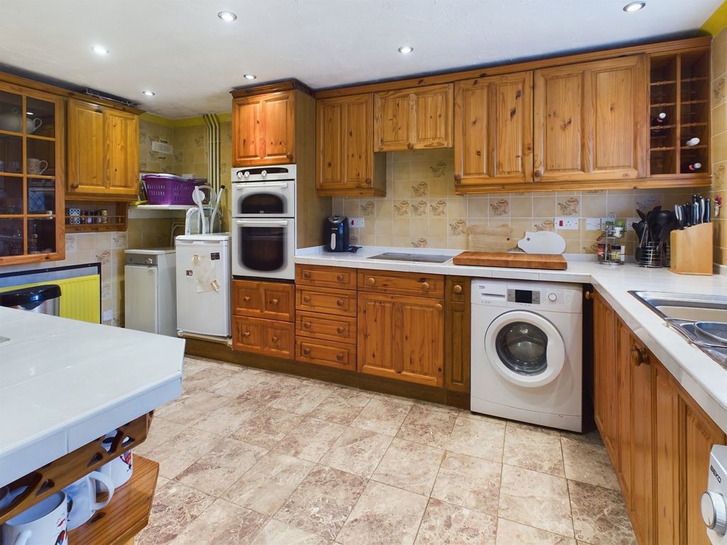 Property photo 2 of 23