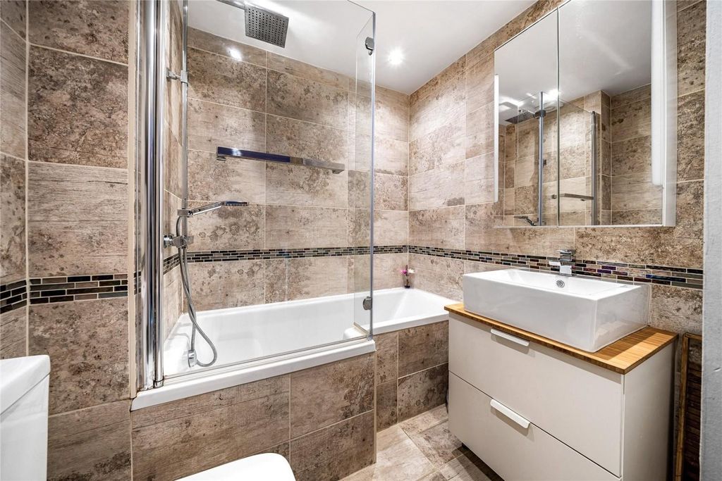 Property photo 2 of 18 Bath.Jpg