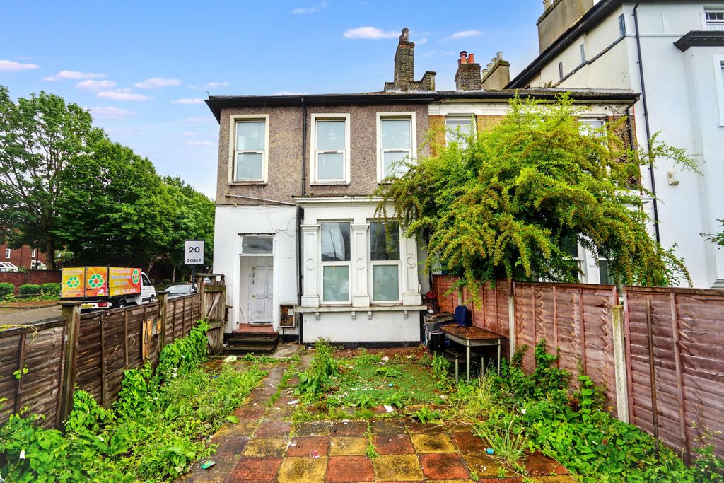 Property photo 1 of 23 First Floor Flat, 192 Queens Road, Peckham, London Se15 2Hp