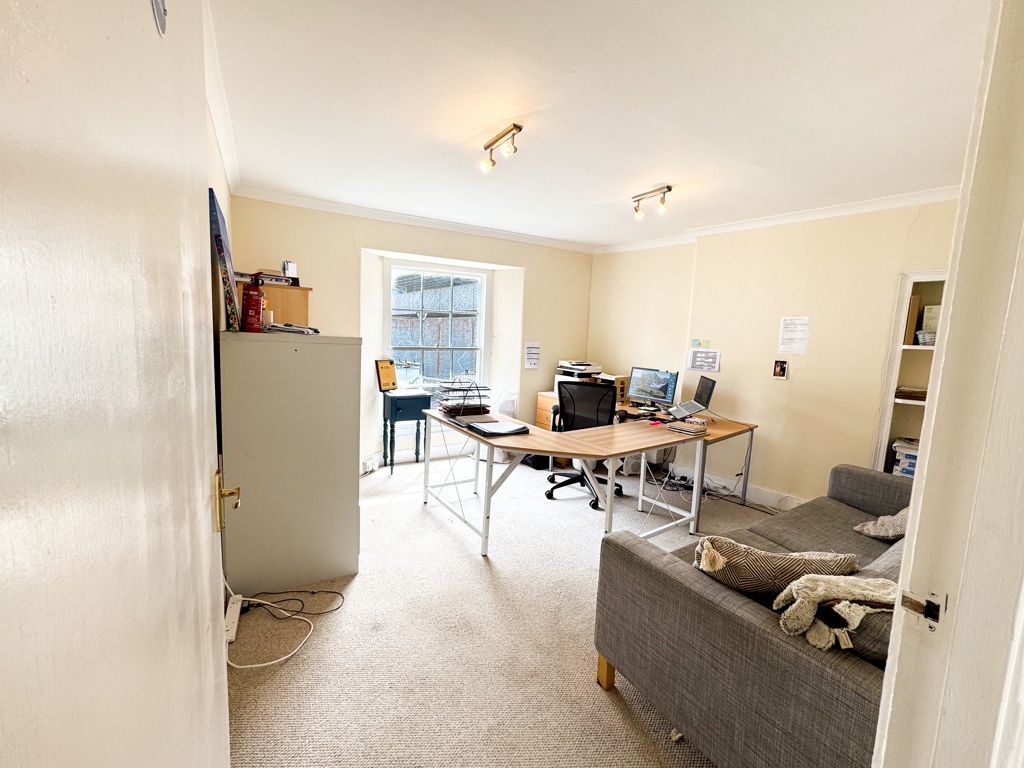 Property photo 3 of 12 Photo 11