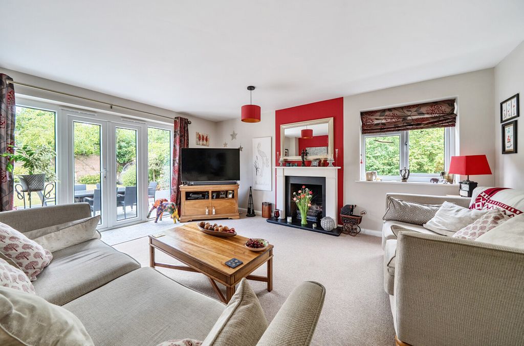 Property photo 2 of 12 1328017-11-687E56...